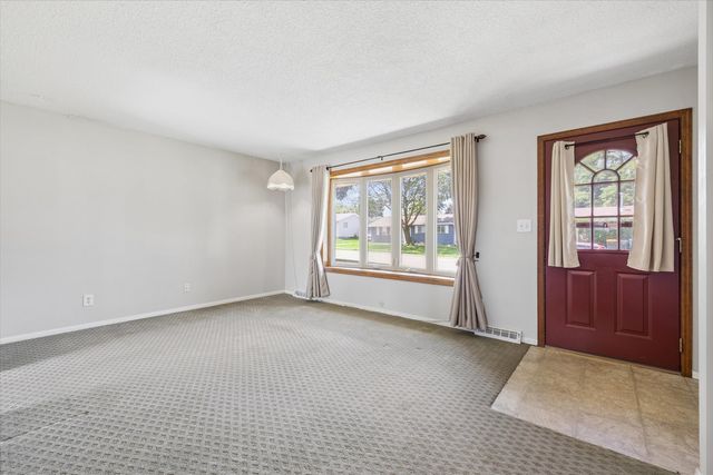 2331 N Thornwood Avenue, Davenport, IA 52804