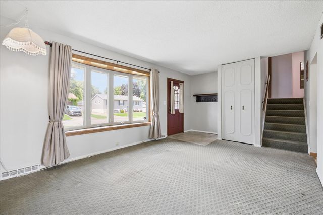 2331 N Thornwood Avenue, Davenport, IA 52804