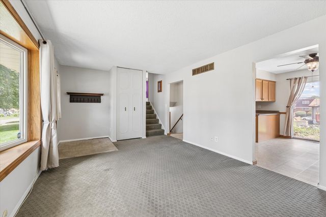 2331 N Thornwood Avenue, Davenport, IA 52804