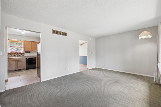 2331 N Thornwood Avenue, Davenport, IA 52804