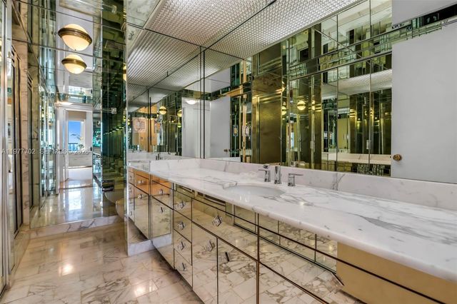 19707 Turnberry Way 22H, Aventura, FL 33180