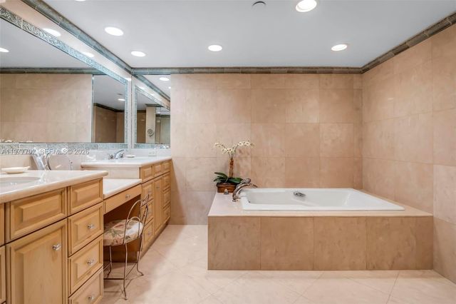 19707 Turnberry Way 22H, Aventura, FL 33180