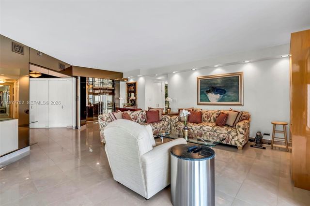 19707 Turnberry Way 22H, Aventura, FL 33180