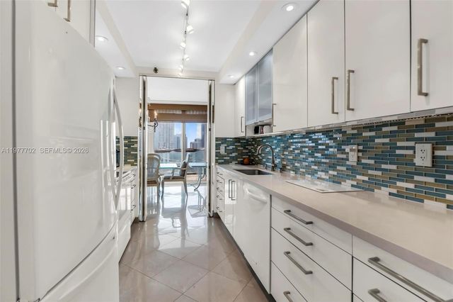 19707 Turnberry Way 22H, Aventura, FL 33180