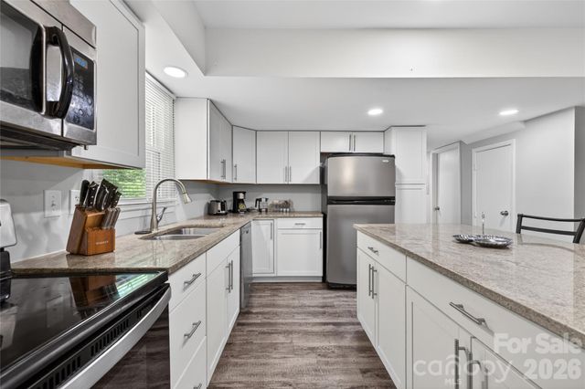 5200 Barrington Drive, Charlotte, NC 28215