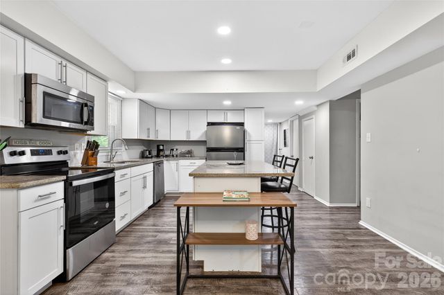 5200 Barrington Drive, Charlotte, NC 28215