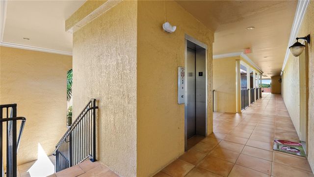 4333 BAYSIDE VILLAGE DRIVE 320, Tampa, FL 33615