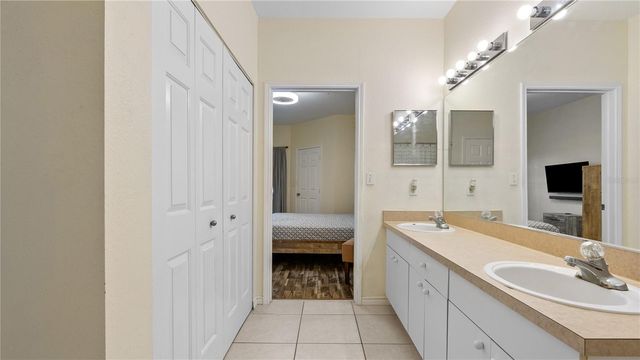 4333 BAYSIDE VILLAGE DRIVE 320, Tampa, FL 33615