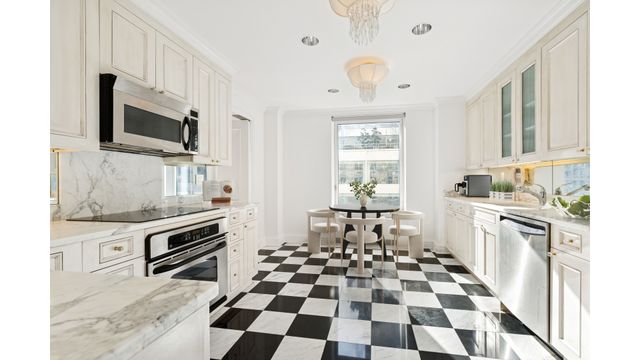 502 Park Ave Apt 12D, New York City, NY 10022