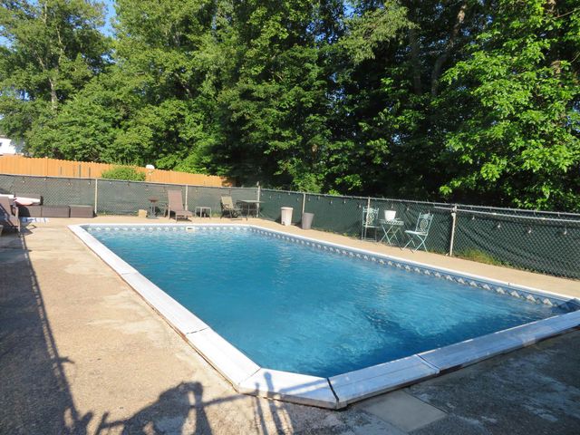 2216 AVINELL DRIVE, Milton, WV 25541