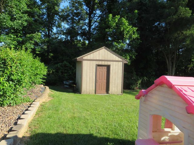 2216 AVINELL DRIVE, Milton, WV 25541