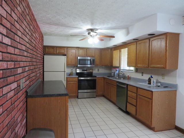 2216 AVINELL DRIVE, Milton, WV 25541