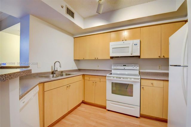1919 Van Buren St 311A, Hollywood, FL 33020