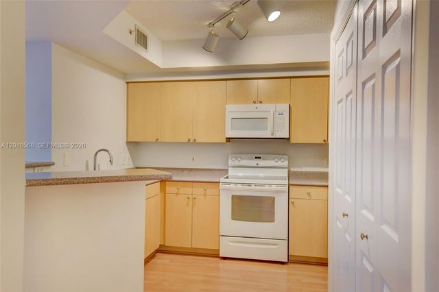 1919 Van Buren St 311A, Hollywood, FL 33020