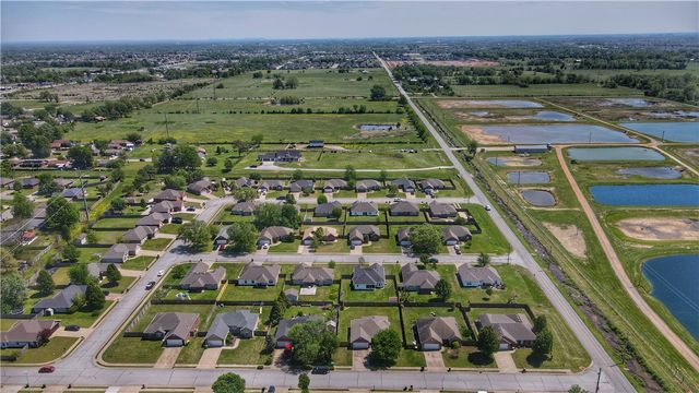 550 Bonanza, Centerton, AR 72719