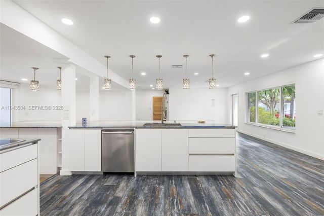 1895 Ixora Rd, North Miami, FL 33181