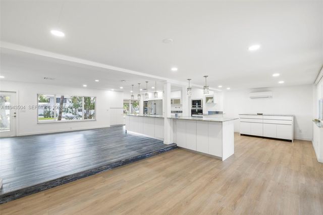 1895 Ixora Rd, North Miami, FL 33181