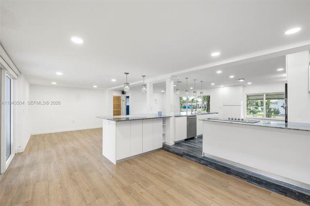 1895 Ixora Rd, North Miami, FL 33181