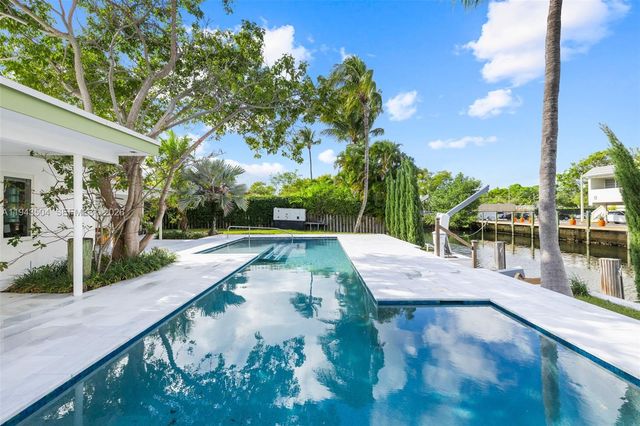 1895 Ixora Rd, North Miami, FL 33181