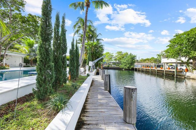 1895 Ixora Rd, North Miami, FL 33181