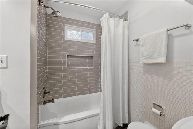 5109 W 71st Street, Prairie Village, KS 66208