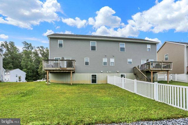 413 SMOKERING DR, Robesonia, PA 19551