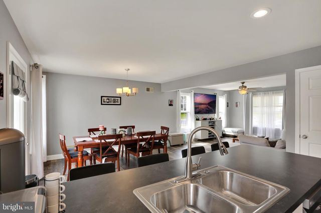 413 SMOKERING DR, Robesonia, PA 19551