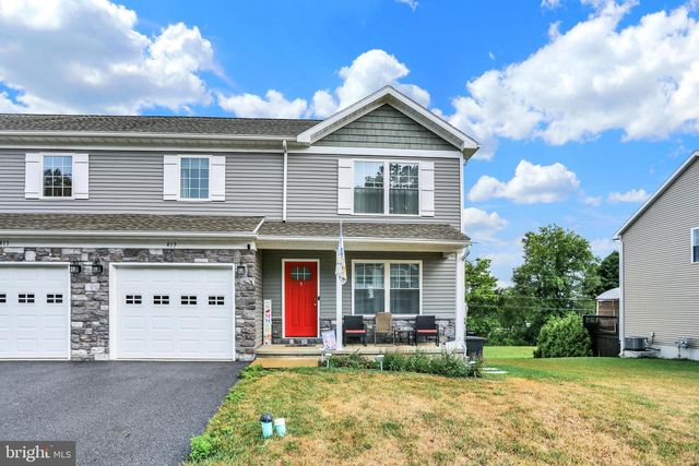 413 SMOKERING DR, Robesonia, PA 19551