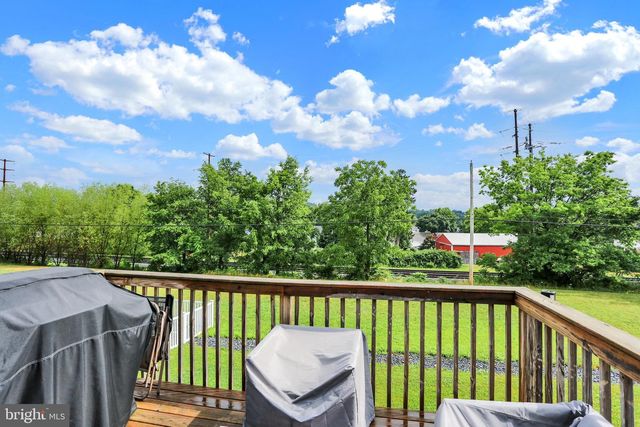413 SMOKERING DR, Robesonia, PA 19551