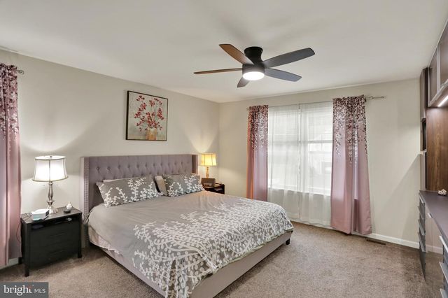 413 SMOKERING DR, Robesonia, PA 19551