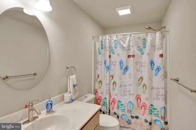 413 SMOKERING DR, Robesonia, PA 19551