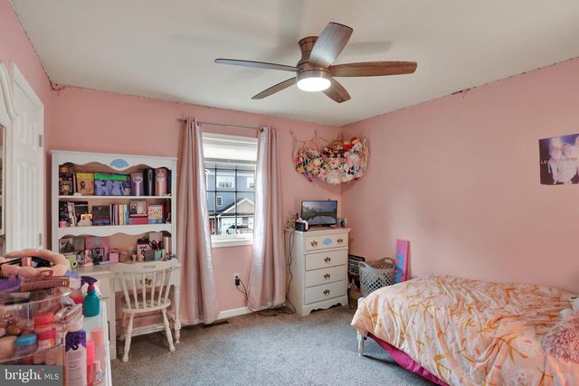 413 SMOKERING DR, Robesonia, PA 19551