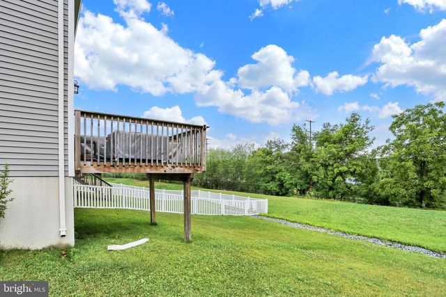 413 SMOKERING DR, Robesonia, PA 19551