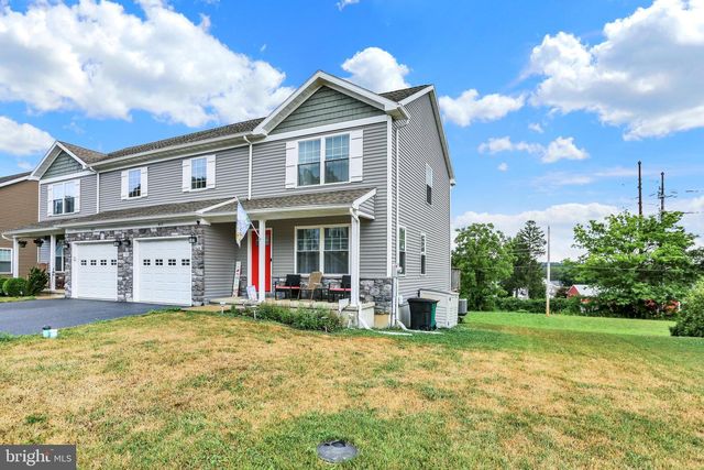 413 SMOKERING DR, Robesonia, PA 19551