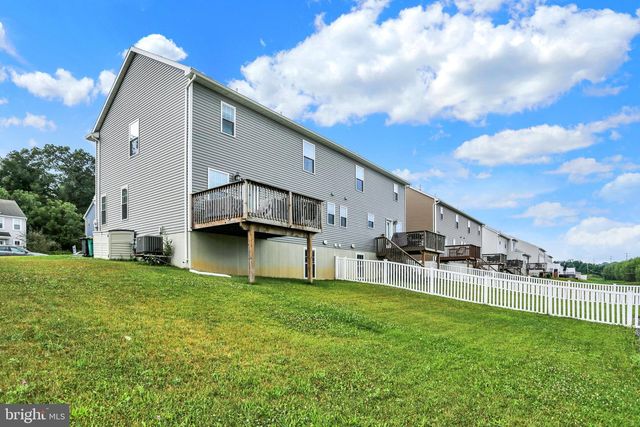413 SMOKERING DR, Robesonia, PA 19551