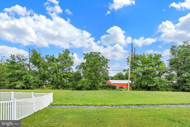 413 SMOKERING DR, Robesonia, PA 19551