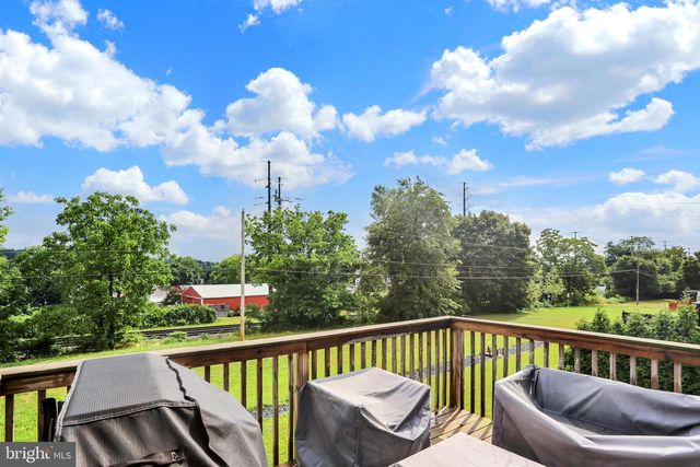 413 SMOKERING DR, Robesonia, PA 19551