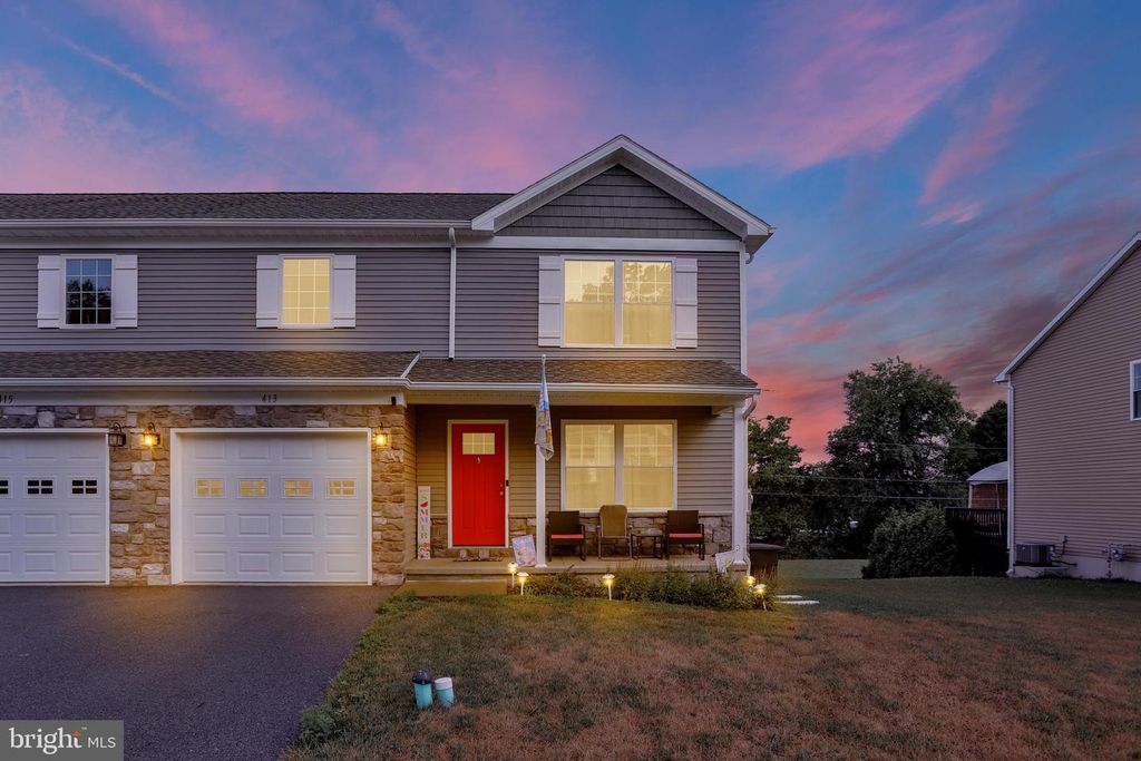 413 SMOKERING DR, Robesonia, PA 19551