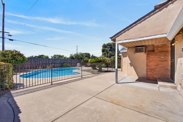 2430 34th Ave, Sacramento, CA 95822