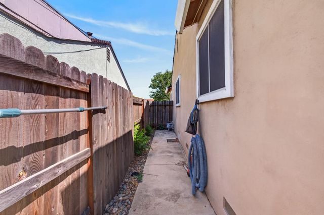 2430 34th Ave, Sacramento, CA 95822