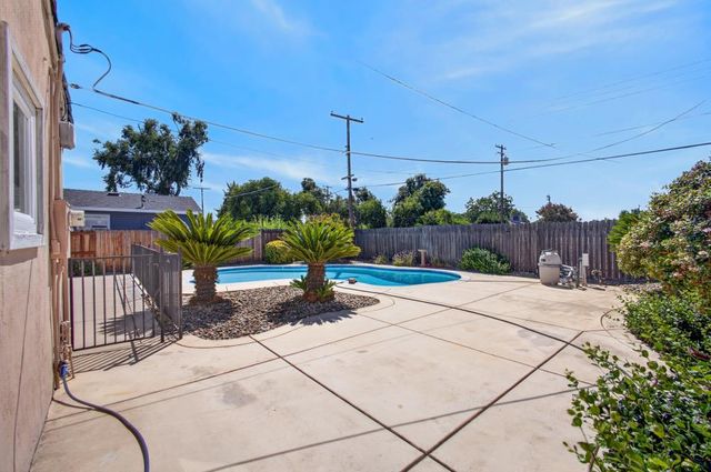 2430 34th Ave, Sacramento, CA 95822