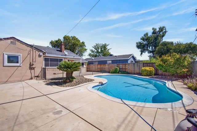 2430 34th Ave, Sacramento, CA 95822
