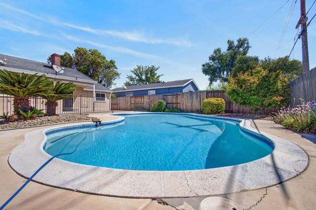 2430 34th Ave, Sacramento, CA 95822