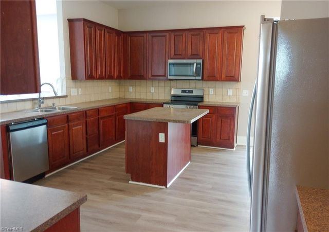 108 N Honey Locust Drive, Thomasville, NC 27360