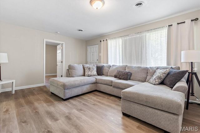 8409 Engler Avenue, St John, MO 63114