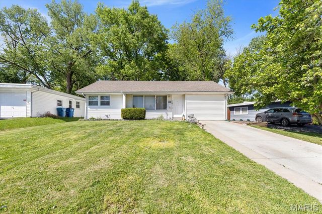 8409 Engler Avenue, St John, MO 63114
