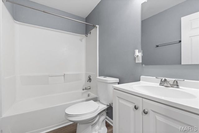 8409 Engler Avenue, St John, MO 63114