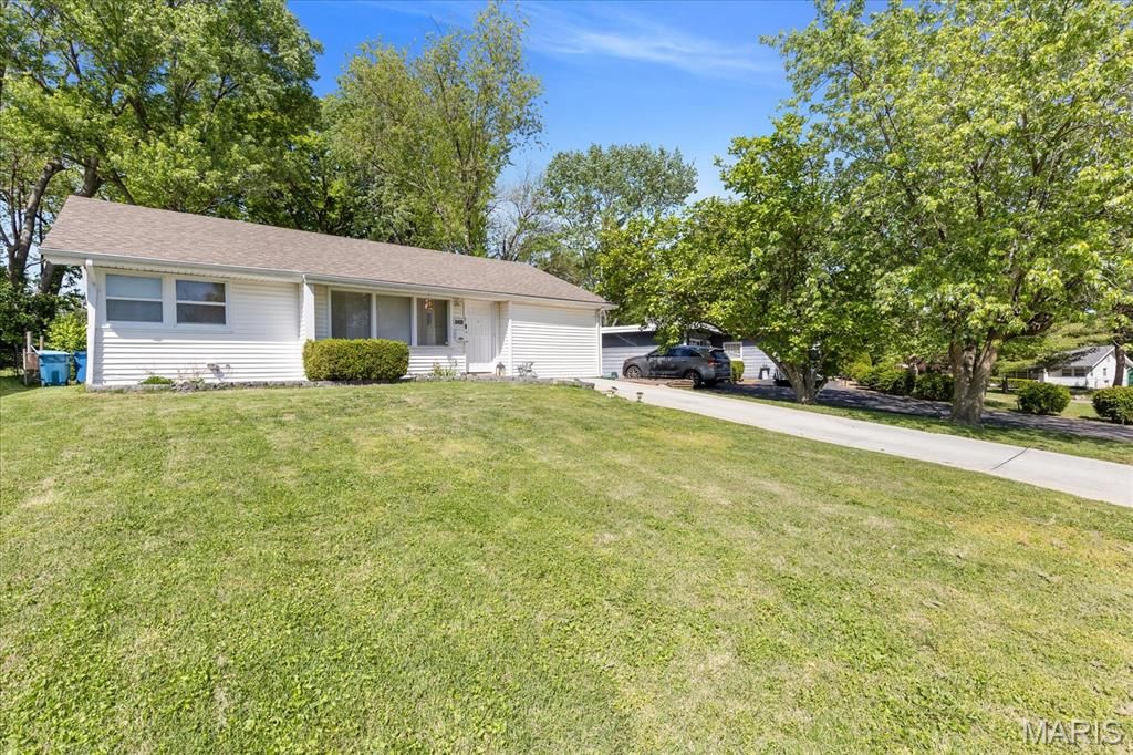 8409 Engler Avenue, St John, MO 63114