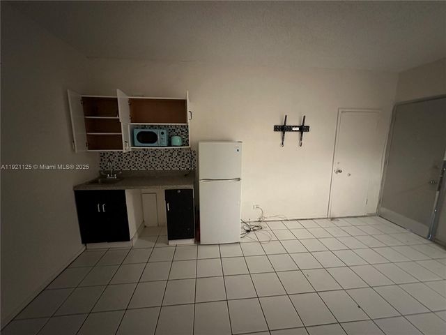 26 Diplomat Pkwy 2380, Hallandale Beach, FL 33009