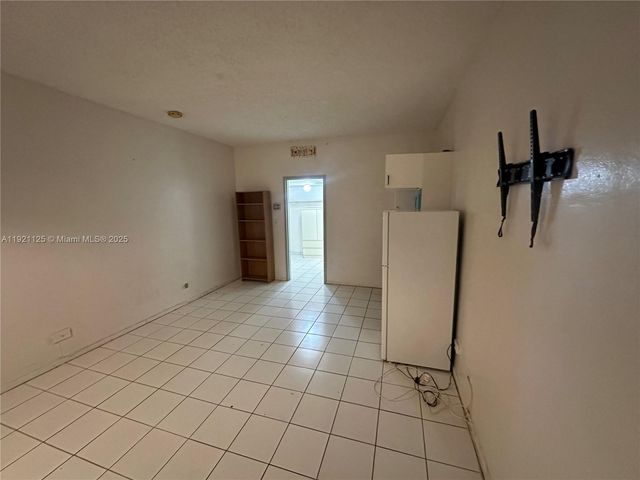 26 Diplomat Pkwy 2380, Hallandale Beach, FL 33009
